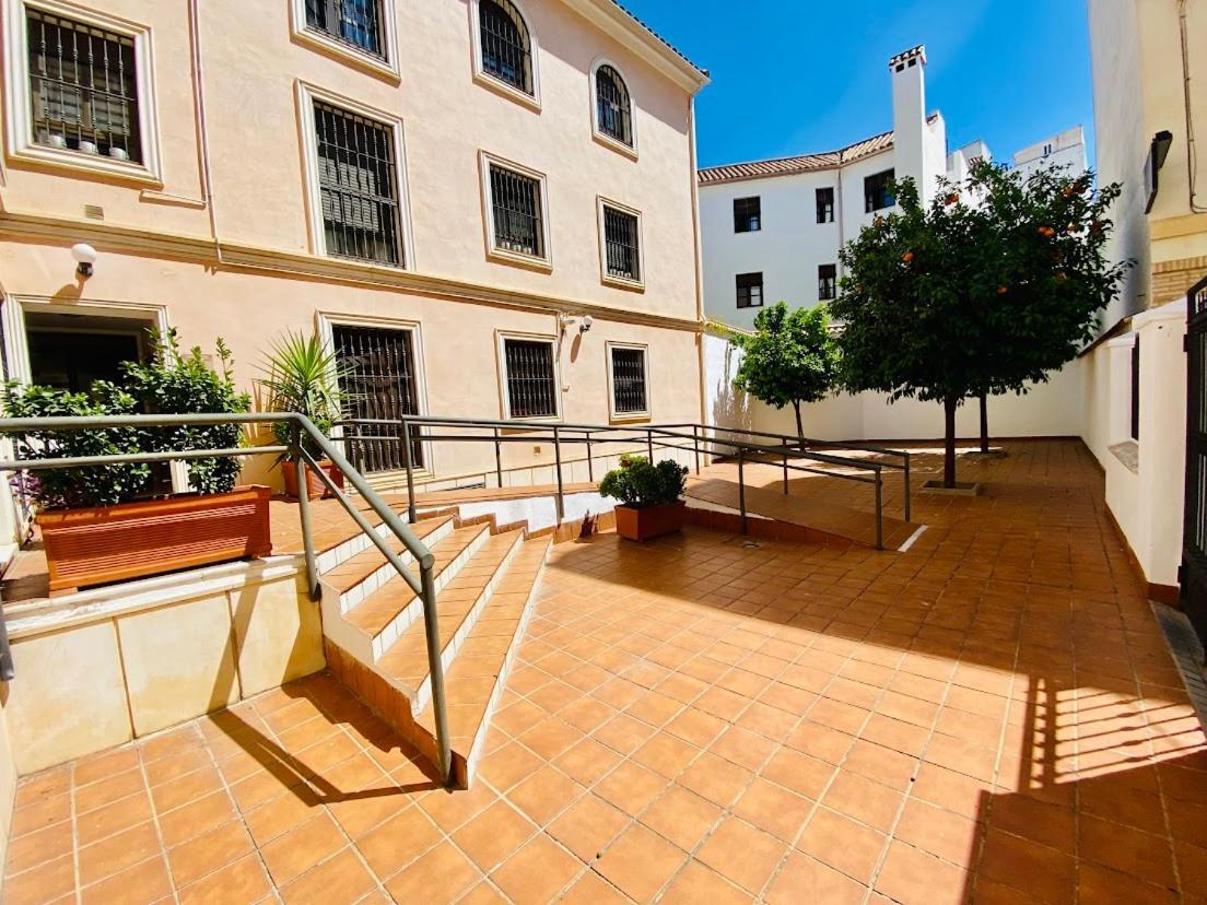 Calle Perez De Castro *